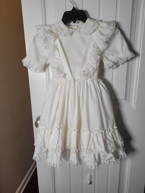 Miss Quality Vintage Classic Ivory Lace Ruffle Kids Dress.  Size 7